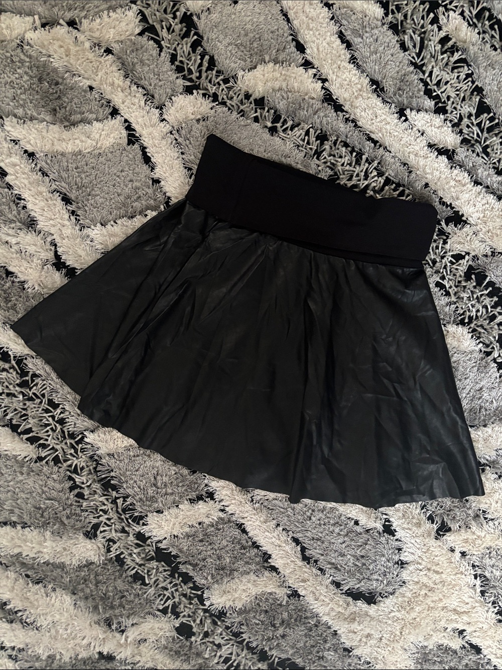 Wilfred Free Faux Leather Skirt🖤